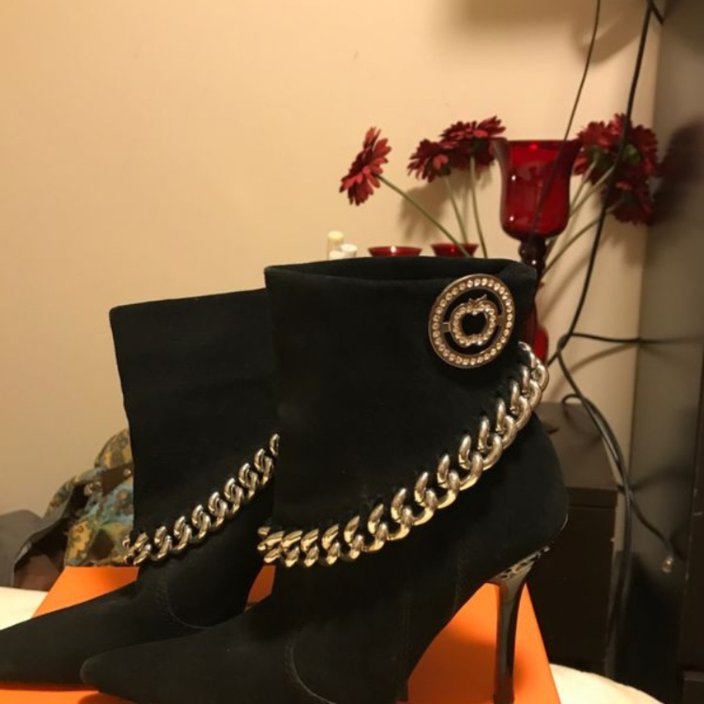 Apple Bottoms Suede Boots